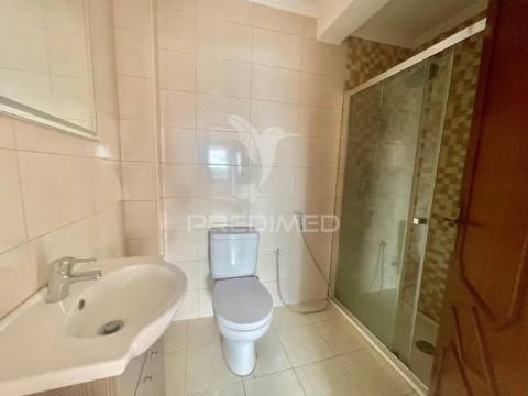 Apartamento t2  boas áreas, com arrecadação  - moita