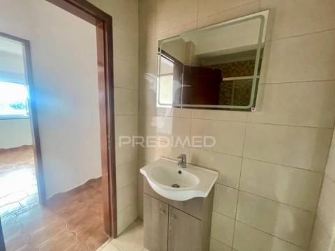 Apartamento t2  boas áreas, com arrecadação  - moita