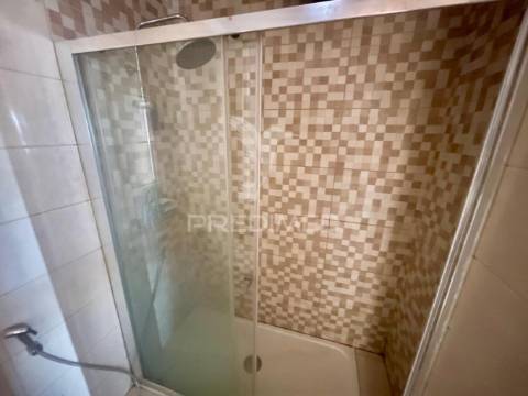 Apartamento t2  boas áreas, com arrecadação  - moita