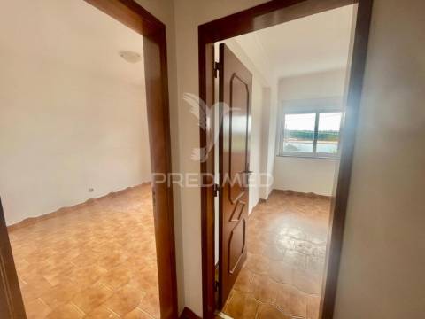 Apartamento t2  boas áreas, com arrecadação  - moita