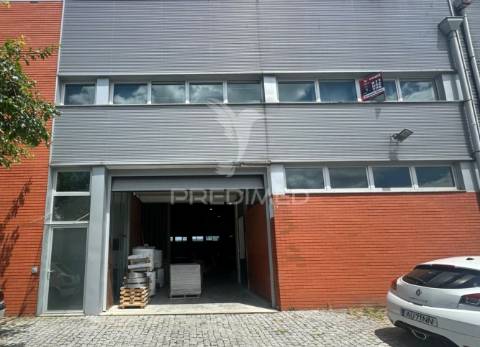 Armazém industrial em vila nova de sande - guimarães