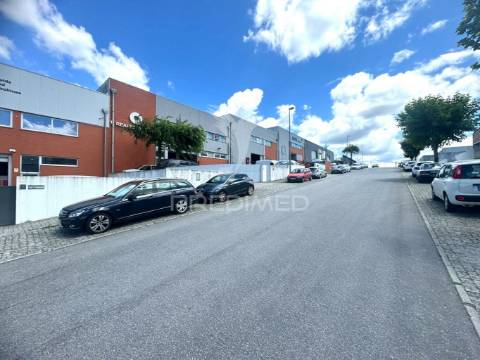 Armazém industrial em vila nova de sande - guimarães