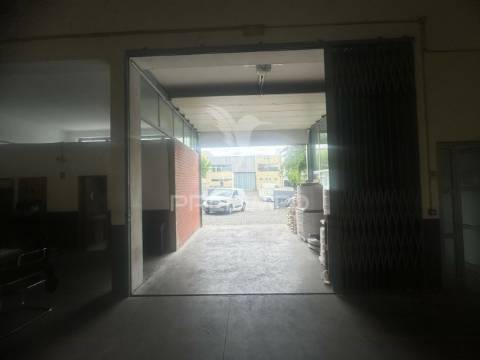 Armazém industrial em vila nova de sande - guimarães