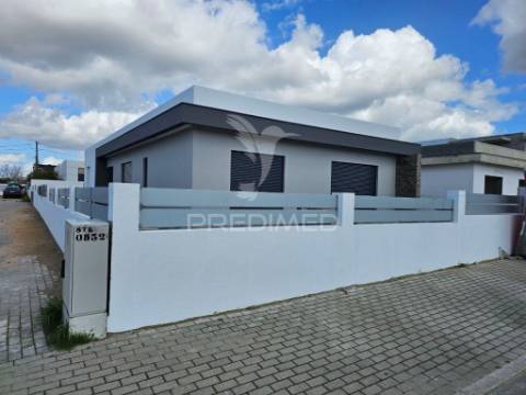 Moradia isol. t3 c/piscina e garagem, vale choupo - azeitão