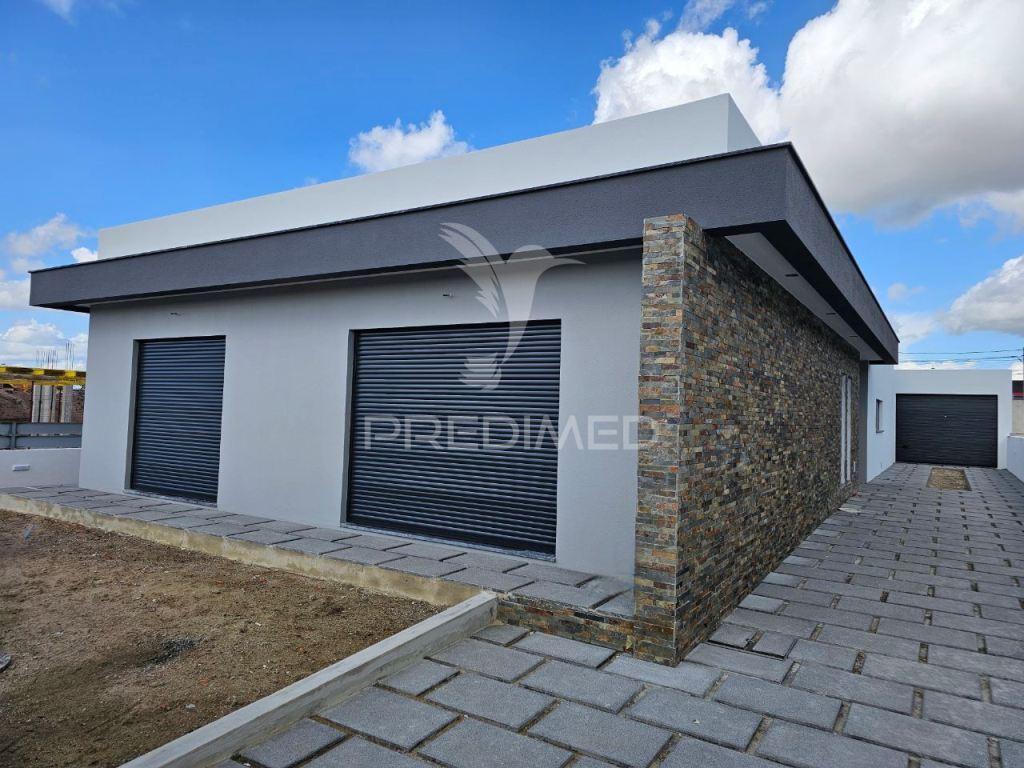 Moradia isol. t3 c/piscina e garagem, vale choupo - azeitão