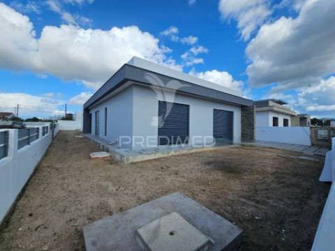 Moradia isol. t3 c/piscina e garagem, vale choupo - azeitão