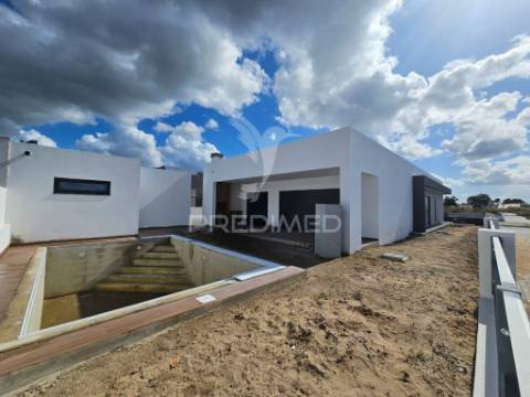 Moradia isol. t3 c/piscina e garagem, vale choupo - azeitão