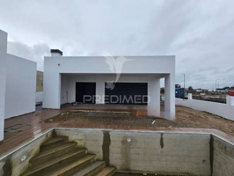 Moradia isol. t3 c/piscina e garagem, vale choupo - azeitão