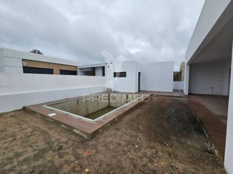 Moradia isol. t3 c/piscina e garagem, vale choupo - azeitão