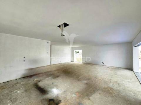 Moradia isol. t3 c/piscina e garagem, vale choupo - azeitão
