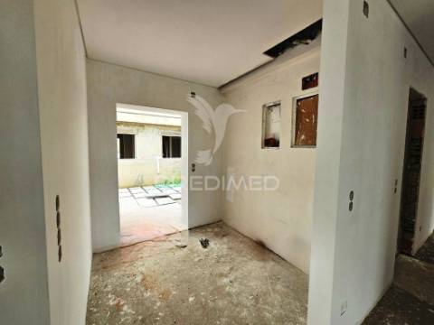 Moradia isol. t3 c/piscina e garagem, vale choupo - azeitão