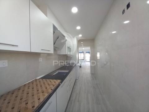Fantastico duplex completamente restaurado na costa da caparica