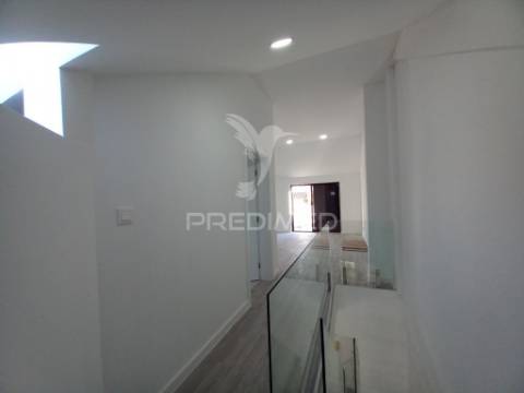 Fantastico duplex completamente restaurado na costa da caparica