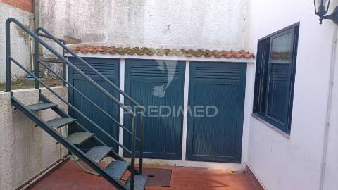 Andar de moradia t2, com pátio e garagem, em folgosa da maia
