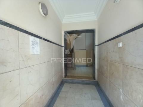 Apartamento t1 | remodelado | amadora