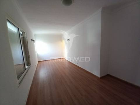 Apartamento t2 | remodelado | cascais