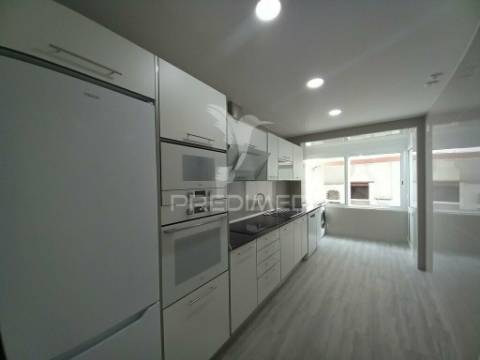 Apartamento t2 | remodelado e equipado | ericeira