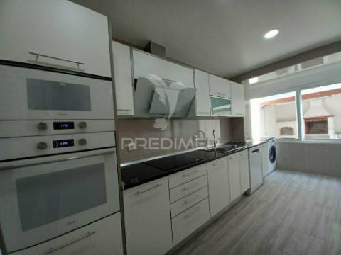 Apartamento t2 | remodelado e equipado | ericeira