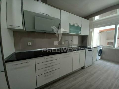 Apartamento t2 | remodelado e equipado | ericeira