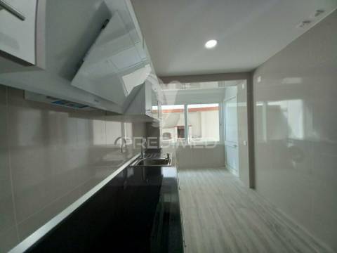 Apartamento t2 | remodelado e equipado | ericeira