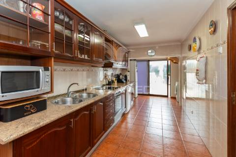 Andar moradia t3 , com garagem,setúbal.
