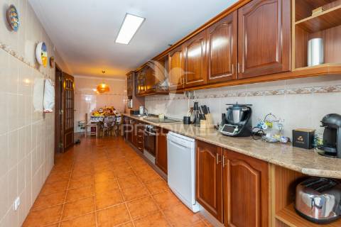 Andar moradia t3 , com garagem,setúbal.