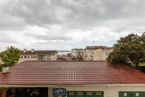 Andar moradia t3 , com garagem,setúbal.