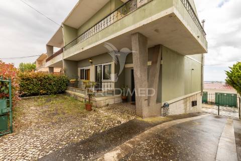 Andar moradia t3 , com garagem,setúbal.
