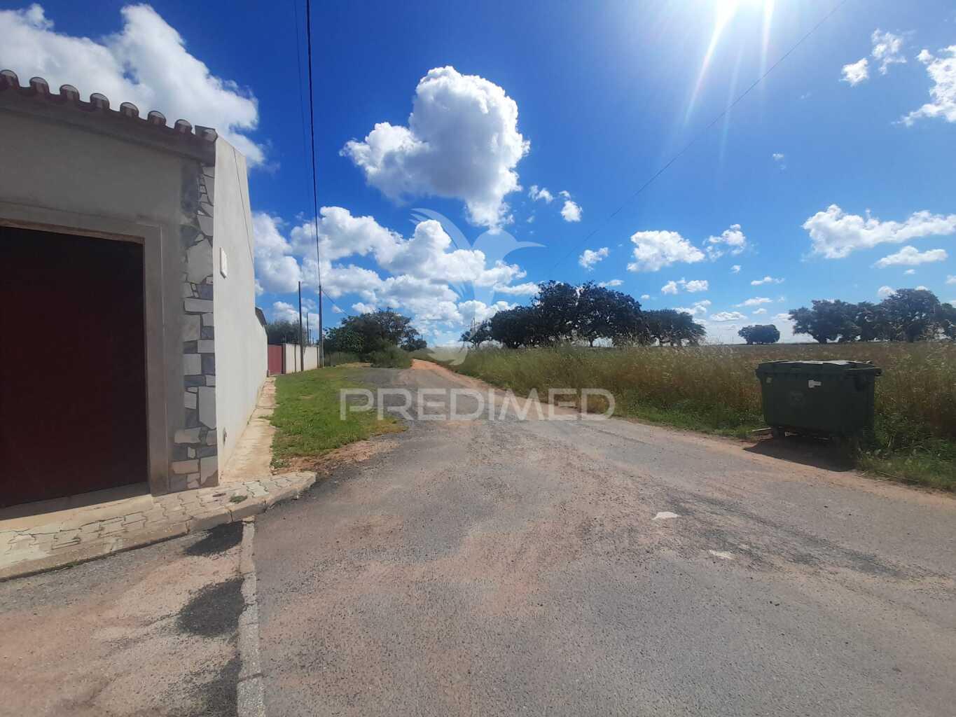Moradia t3 com quintal, na mimosa ,alvalade do sado.