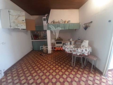Moradia t3 com quintal, na mimosa ,alvalade do sado.