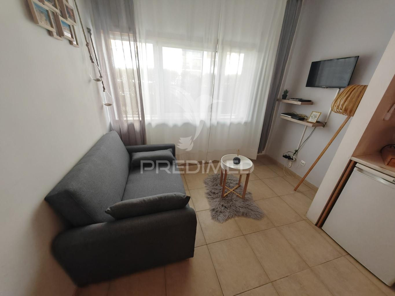 Apartamento t1 com piscina e estacionamento