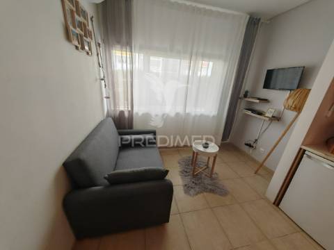 Apartamento t1 com piscina e estacionamento