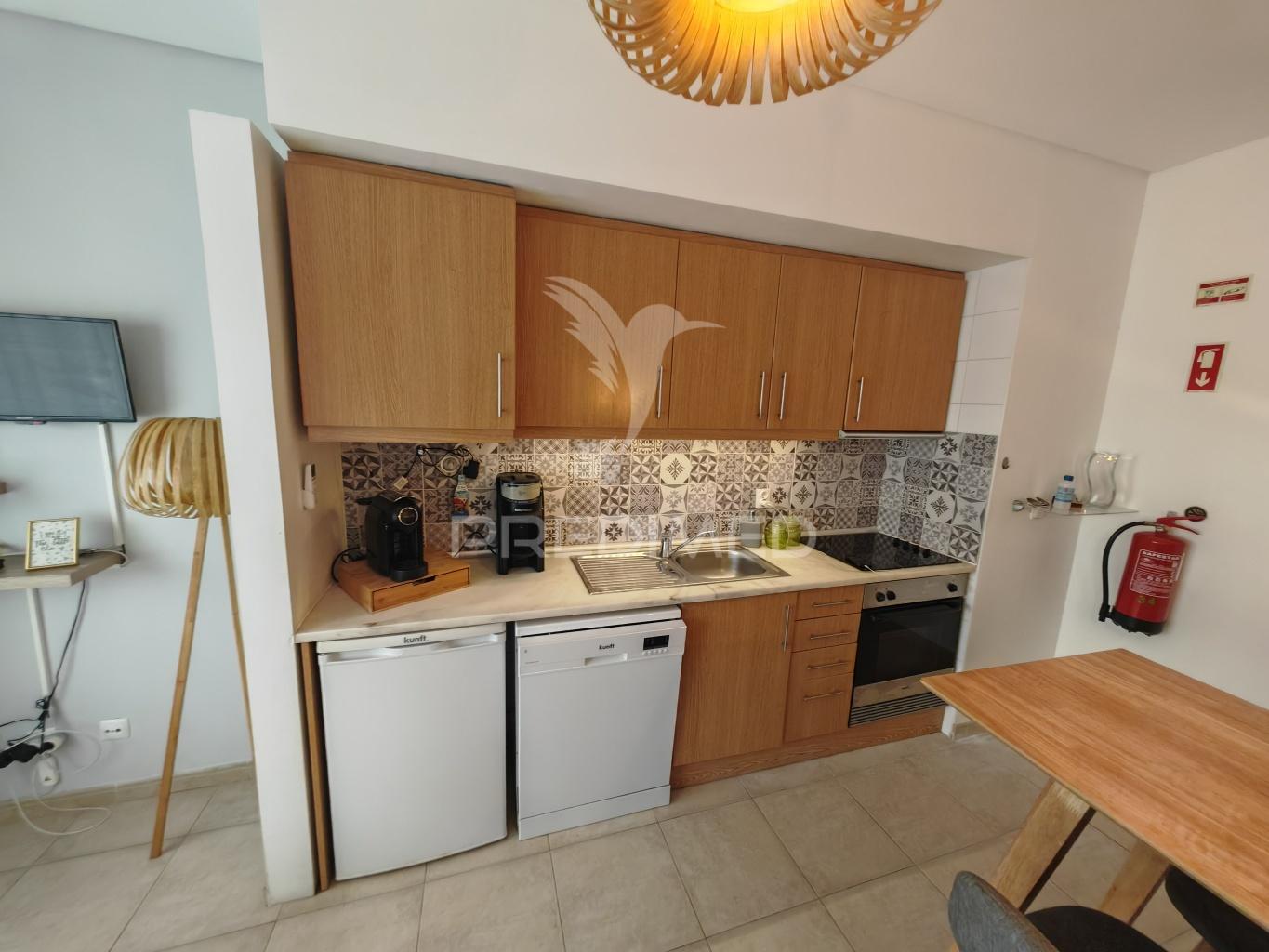 Apartamento t1 com piscina e estacionamento