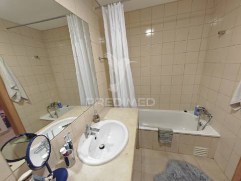 Apartamento t1 com piscina e estacionamento