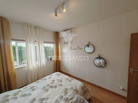 Apartamento t1 com piscina e estacionamento