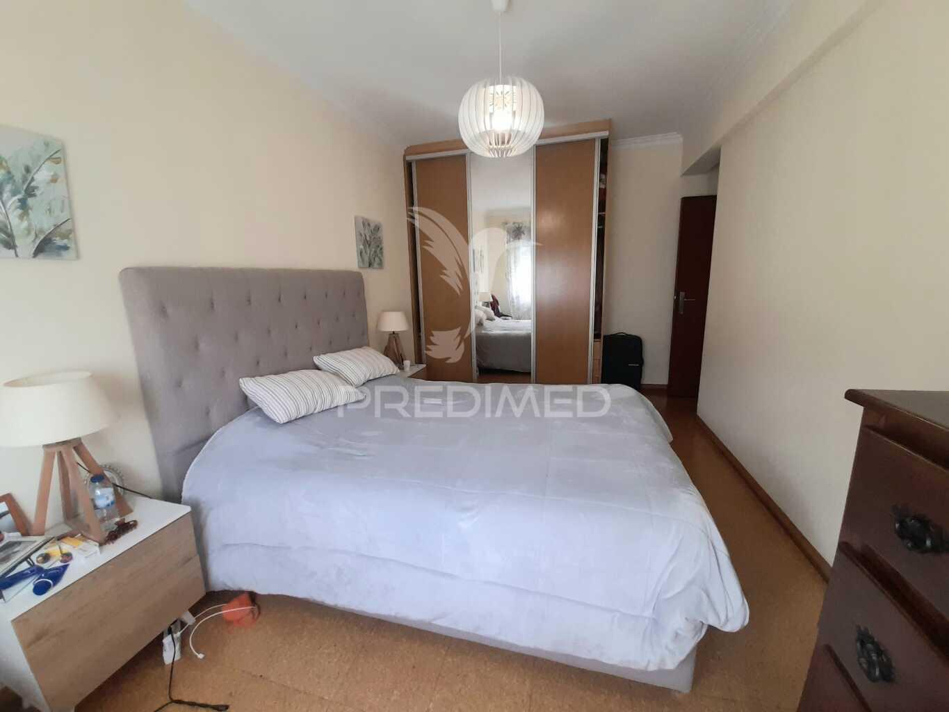 Magnifico t3 com arrecadação, remodelado, alto do moinho, corroios.