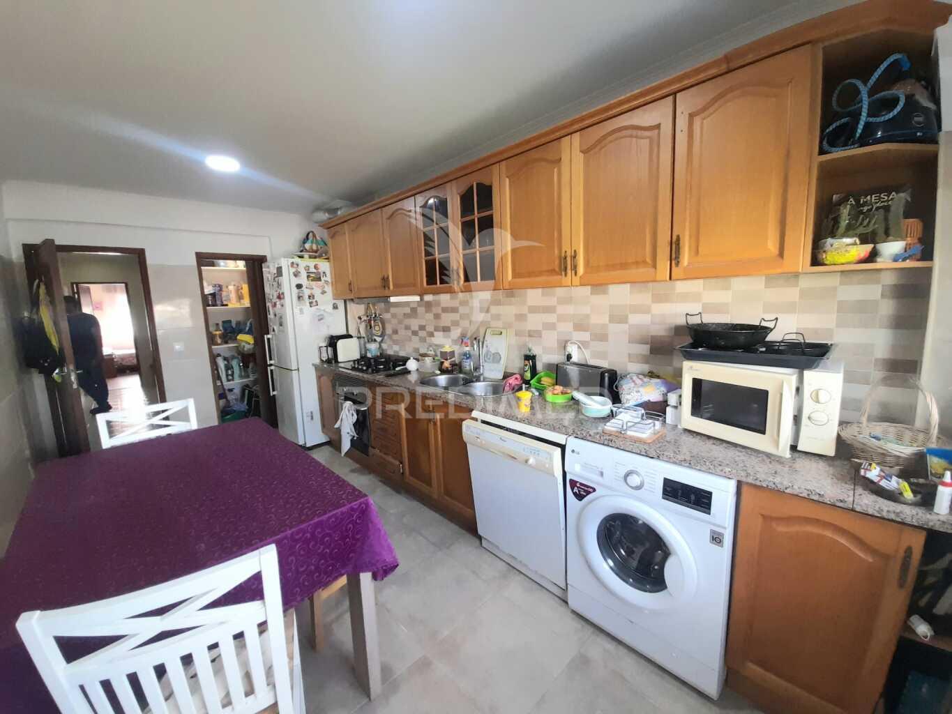Magnifico t3 com arrecadação, remodelado, alto do moinho, corroios.