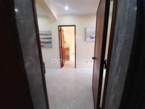 Magnifico t3 com arrecadação, remodelado, alto do moinho, corroios.