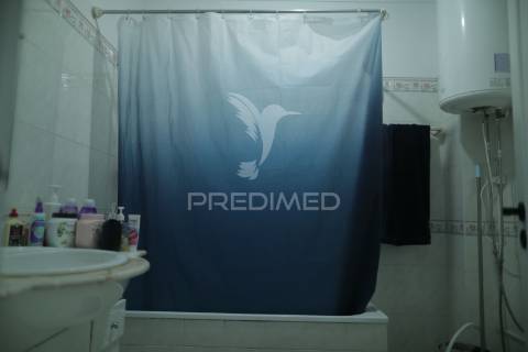 T2 parcialmente remodelado com varanda no quarto