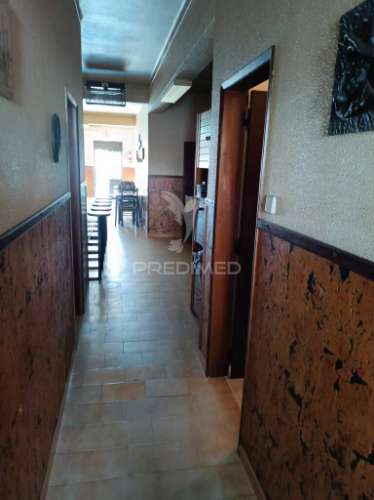 Apartamento t2 e espaço comercial