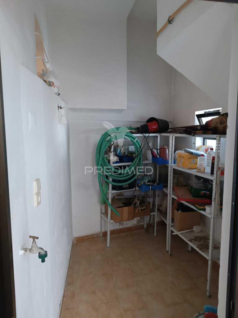Apartamento t2 e espaço comercial