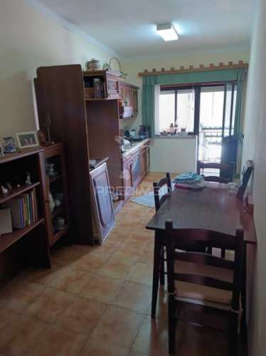 Apartamento t2 e espaço comercial