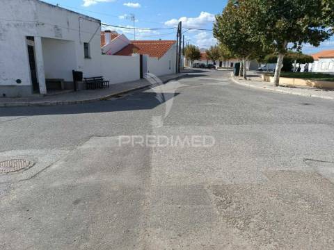 Apartamento t2 e espaço comercial