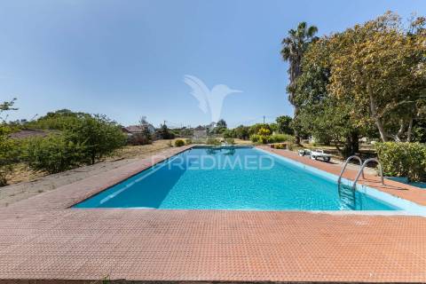 Quinta com terreno de 6500m2 no barreiro