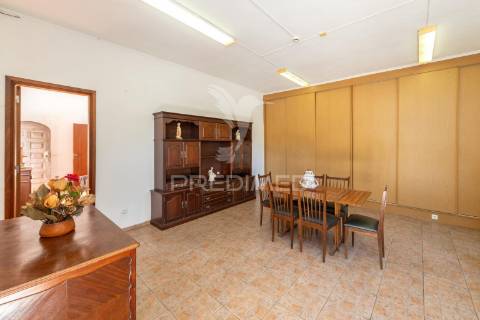 Quinta com terreno de 6500m2 no barreiro