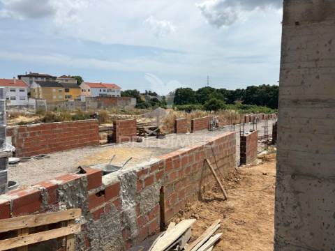 T4 térrea, isolada com 3 suites e piscina na quinta vale da prata
