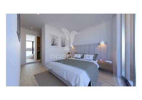 Moradia t4 térrea, com 2 suites e piscina no condomínio tower village