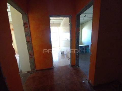 Espaçoso apartamento t2 cruz de pau