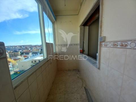 Espaçoso apartamento t2 cruz de pau