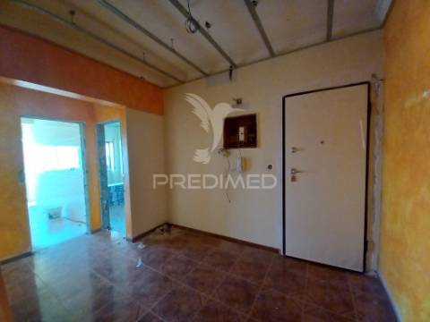 Espaçoso apartamento t2 cruz de pau